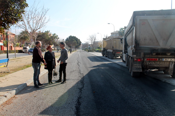 Comienzan los trabajos de asfaltado de la avenida de Andalucía, el vial de la playa de Salobreña